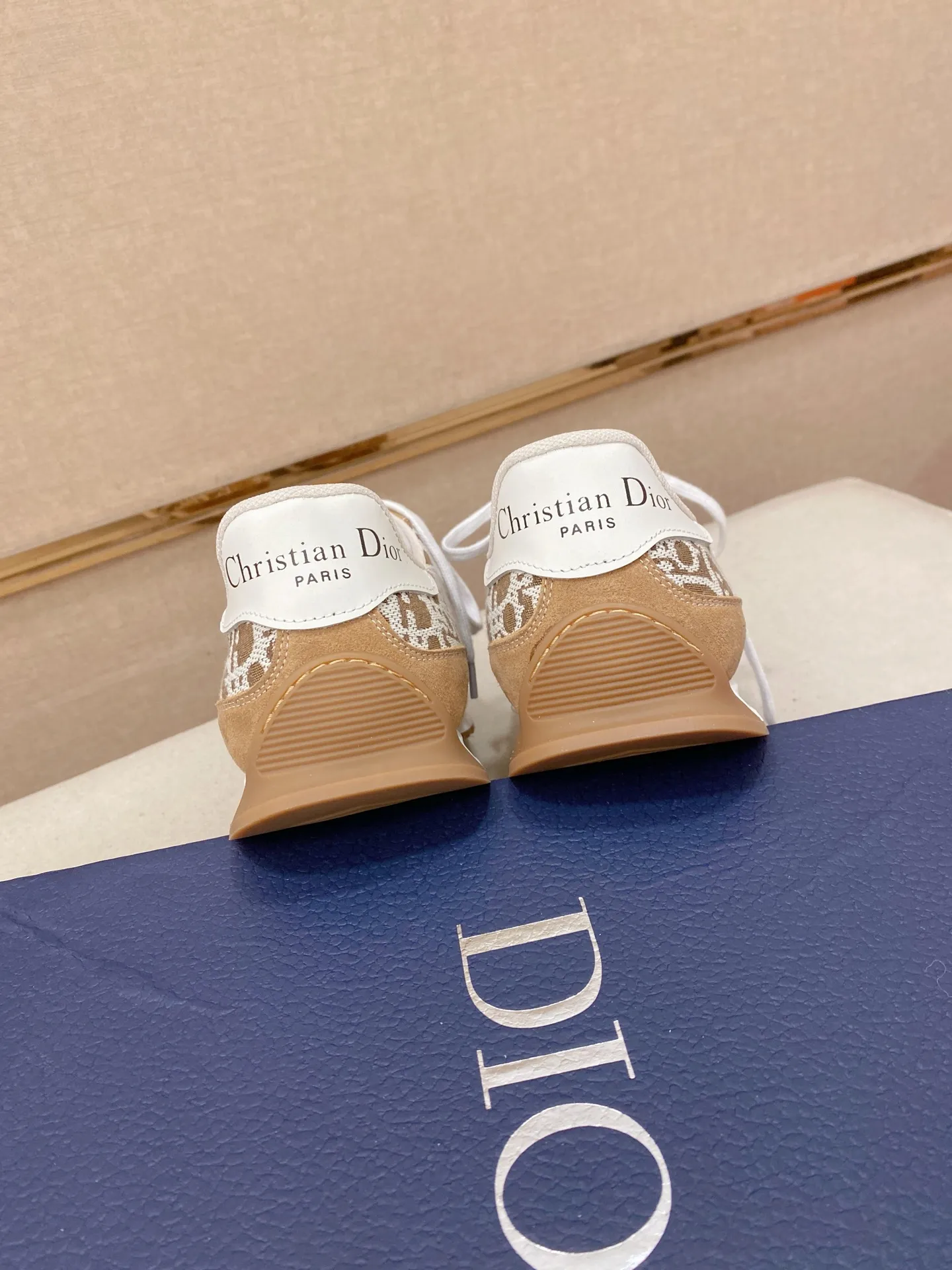 Men's shoes💰: 440💰Couple style💏 [Dior·Dior] New casual sports style men's shoes, new spring and summer design, perfect workmanship, lace-up lazy style to create wardrobe quality, upper: imported first-layer cowhide, mesh breathable lining soft and comfortable, ultra-light TPU wear-resistant outsole, simple, versatile fashion men's shoes, excellent color code number 35--44. (45,46 customized items are not returnable or exchangeable)